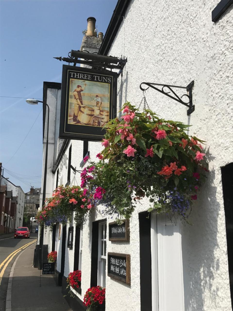 The Three Tuns Hotel Chepstow Esterno foto