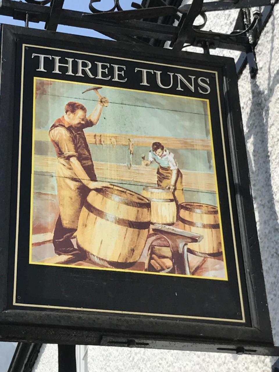 The Three Tuns Hotel Chepstow Esterno foto